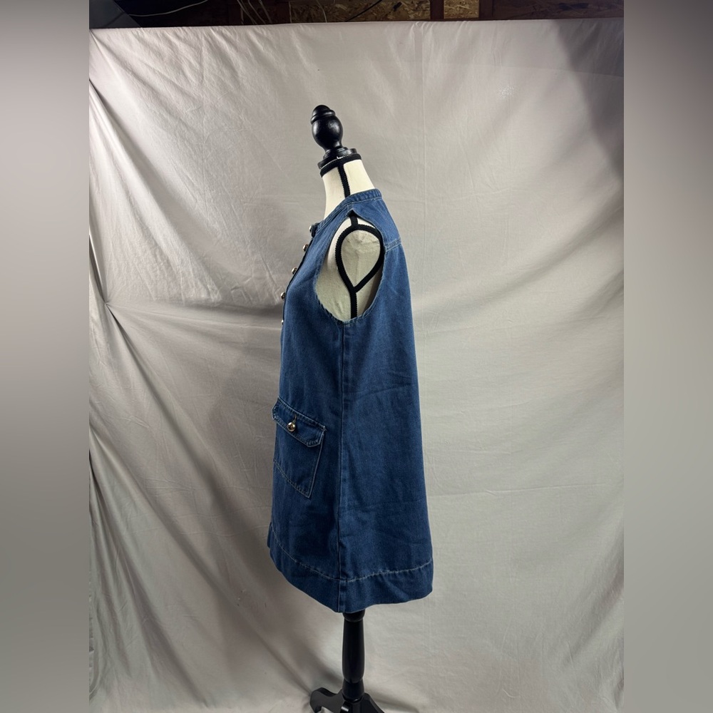 LAST ONE 🔥 Dark Wash Denim Sleeveless Shift Dress with Gold Buttons & Pockets - Picture 8 of 9